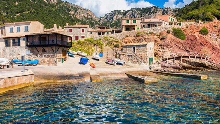 Valldemosa Sleep & Hike *
